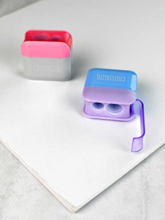 Точилка пласт. 2 отв."Фешн девочки" 3,6*3,6*2см, ассорти (247365)