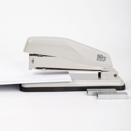 Степлер Deli 24/6, 26/6, 24/8 на 50 листов, поворотный корпус, белый